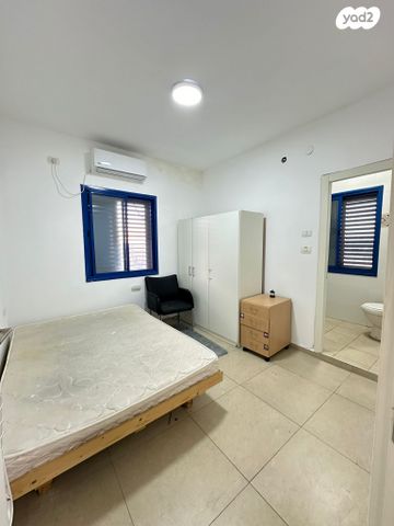 דירה, הגיבורים 49, העיר התחתית, ואדי סאליב, חיפה