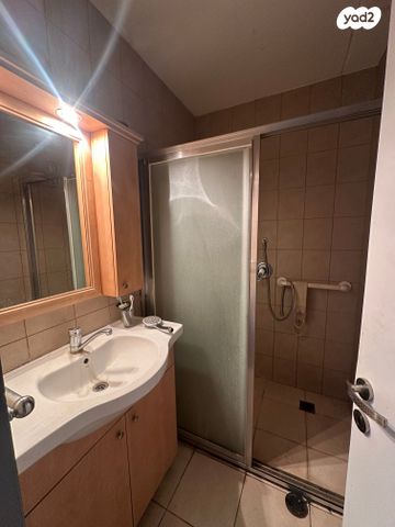 דירה, האלה, טירת כרמל