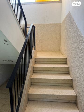 דירה, רחבת הרב עוזיאל, שכונה י"א, באר שבע