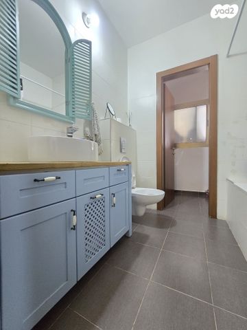 דירה, מחנה יהודה, פתח תקווה