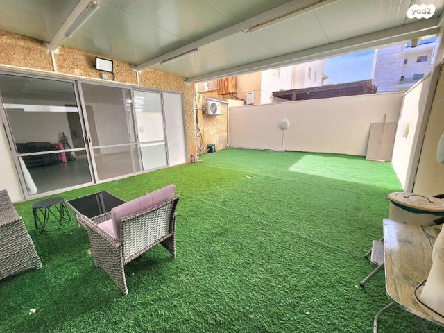 טריפלקס, קרית אתא