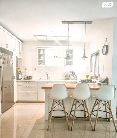 דירה, מחנה יהודה, פתח תקווה