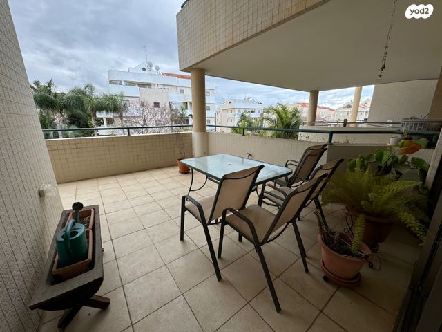 קרית הפרחים - 2005