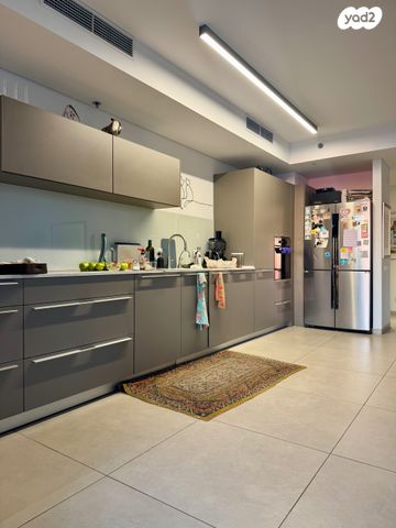 דירה, גרציאני יצחק 4, גני שרונה, קרית הממשלה, תל אביב יפו