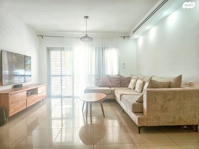 דירה, מחנה יהודה, פתח תקווה