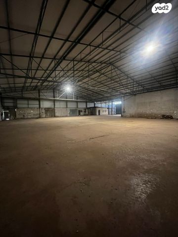 מבני תעשיה, בית חנן