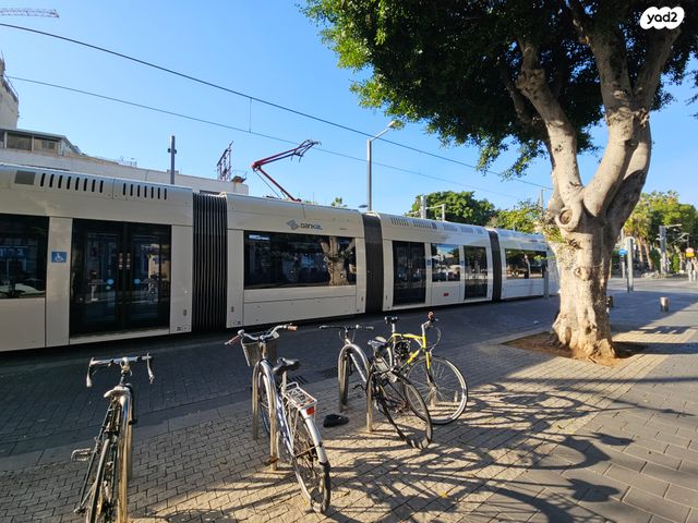 משרדים, שדרות ירושלים, מכללת תל אביב יפו, דקר, תל אביב יפו