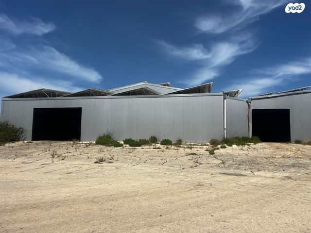 מבני תעשיה, בית חנן