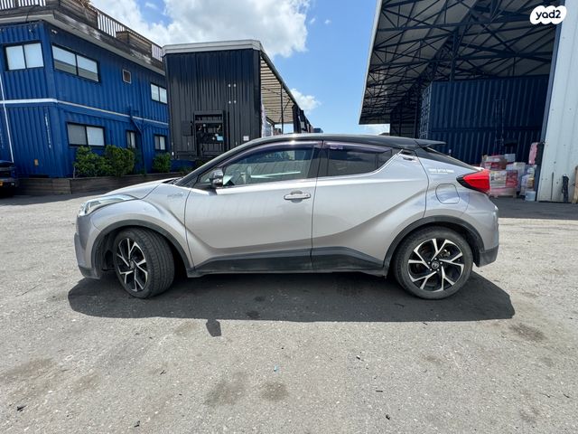 מודעת רכב טויוטה C-HR