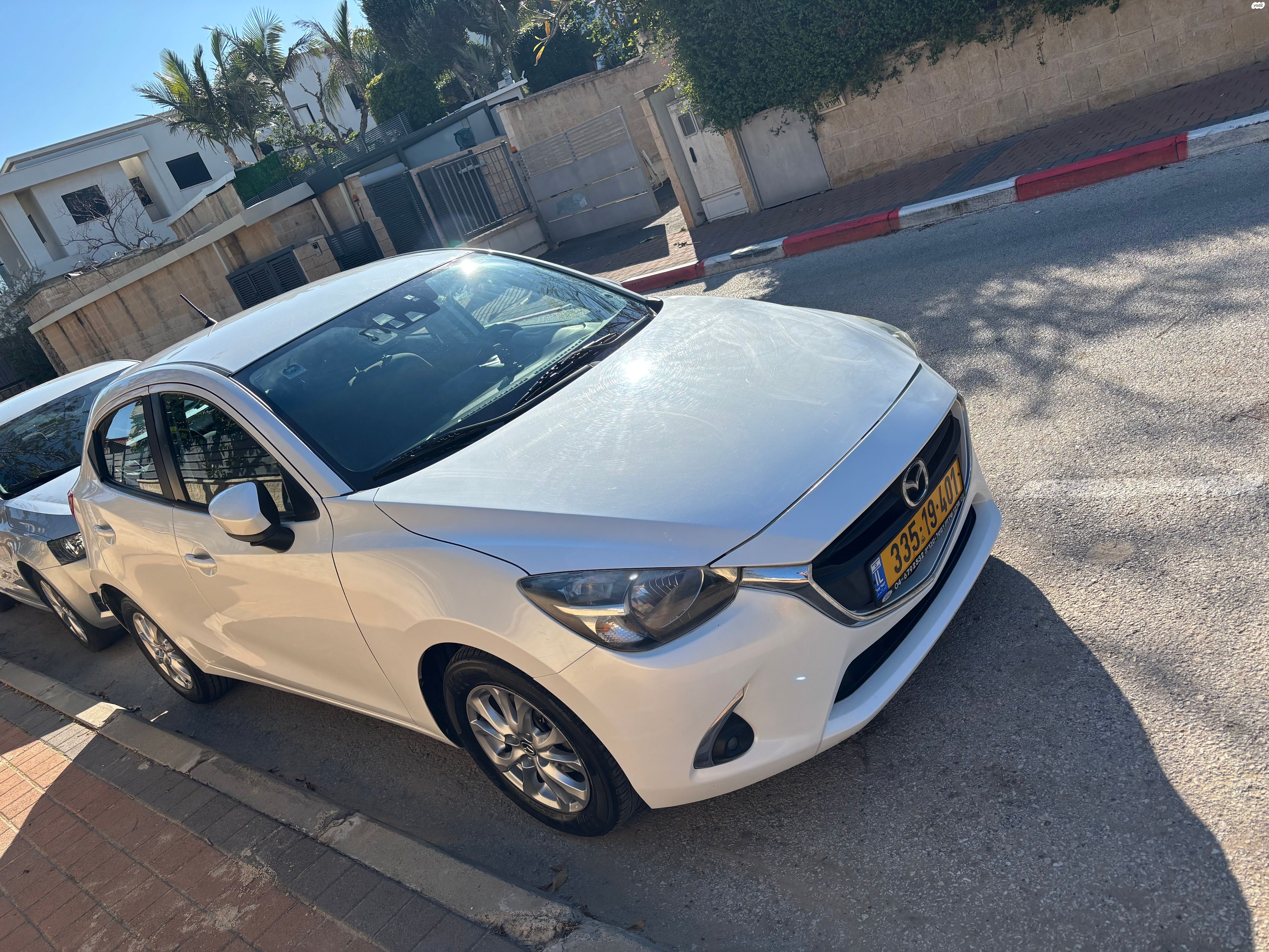 מודעת רכב מאזדה 2