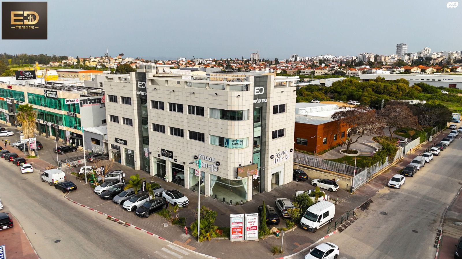האומן 10