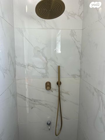 גג/ פנטהאוז, הרב עוזיאל 10, לב העיר, בת ים