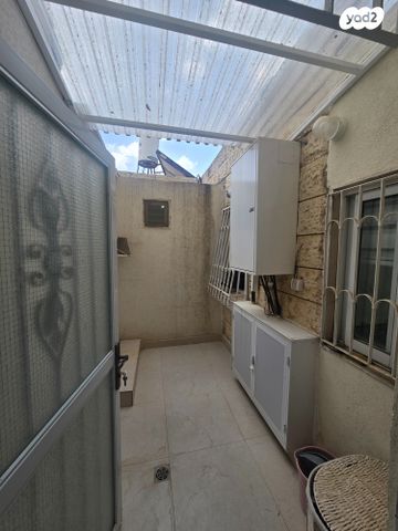 דירה, אדם, ארמון הנציב, תלפיות מזרח, ירושלים