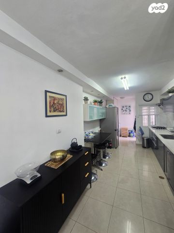 דירה, אדם, ארמון הנציב, תלפיות מזרח, ירושלים