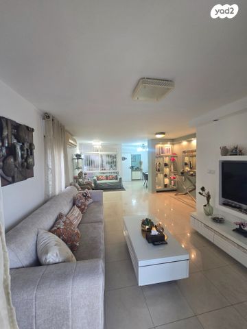 דירה, אדם, ארמון הנציב, תלפיות מזרח, ירושלים