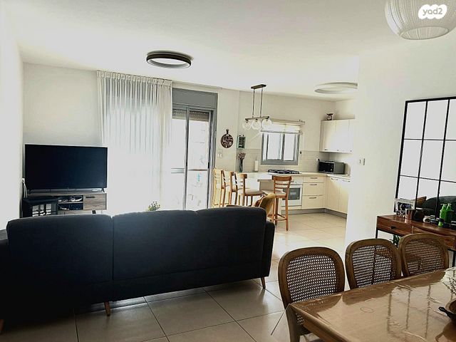 דירת גן, מודיעין מכבים רעות