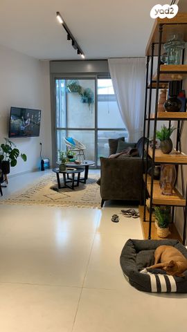 דירת גן, קריניצי 82, שכונת בן גוריון, מרכז העיר ג', רמת גן