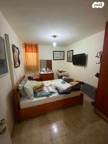 דירה, פנחס ספיר, מגדל העמק