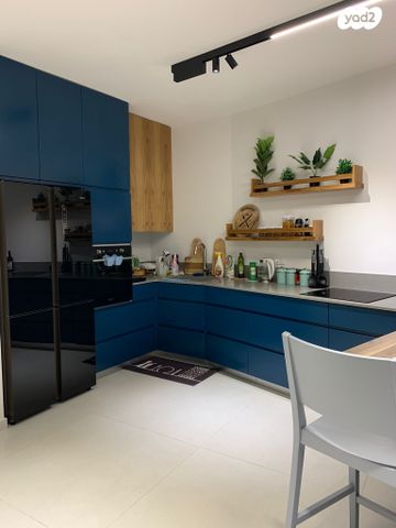 דירת גן, קריניצי 82, שכונת בן גוריון, מרכז העיר ג', רמת גן