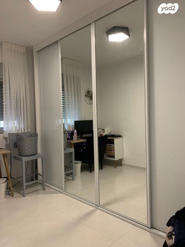 דירת גן, קריניצי 82, שכונת בן גוריון, מרכז העיר ג', רמת גן