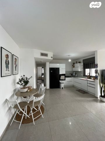 דירה, רקפת 12, הפרחים, חריש