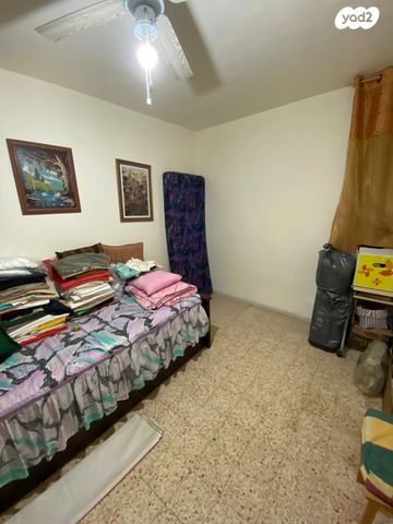 דירה, פנחס ספיר, מגדל העמק