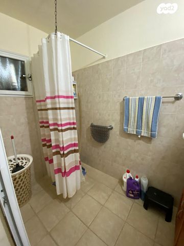 דירה, פנחס ספיר, מגדל העמק