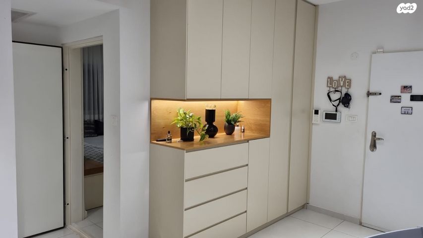 דירת גן, קריניצי 82, שכונת בן גוריון, מרכז העיר ג', רמת גן