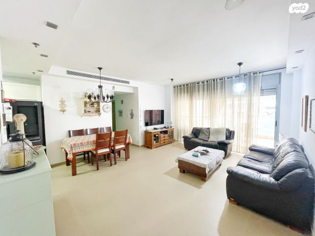 שדרות האלונים 5