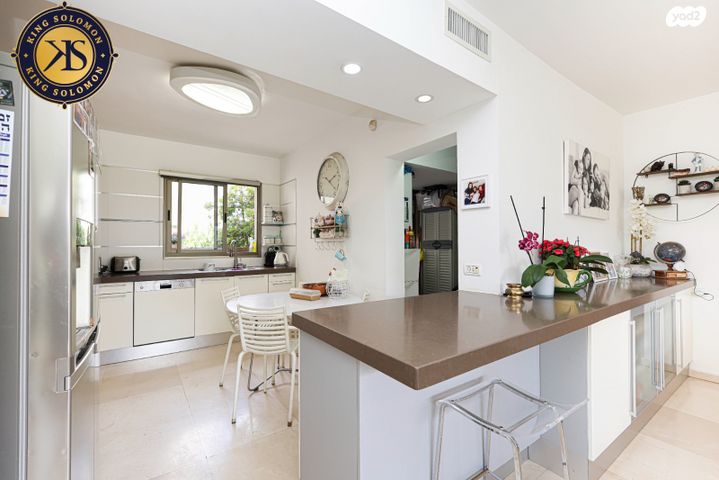 דירה, גנים א', גני תקווה