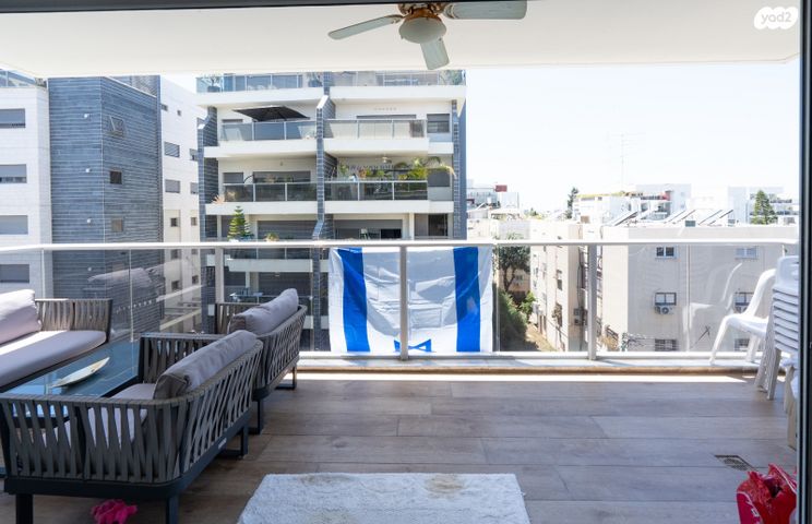 דירה, חובות הלבבות, הרצליה הירוקה, נווה עובד, הרצליה