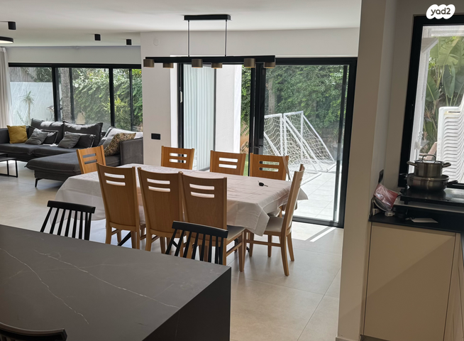 דו משפחתי, מאיר בר אילן, נתניה