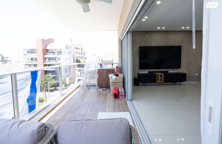 דירה, חובות הלבבות, הרצליה הירוקה, נווה עובד, הרצליה