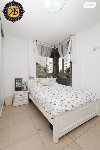 דירה, גנים א', גני תקווה