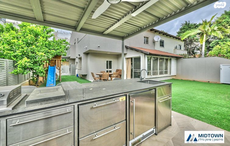 דו משפחתי, כפר סבא