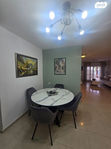 דירה, אדם, ארמון הנציב, תלפיות מזרח, ירושלים