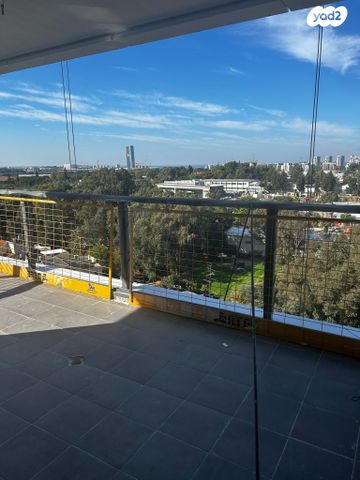 דירה, גדעון האוזנר, גליל ים (מתחם הכוכבים), הרצליה