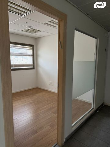 משרדים, דרך יפו, שער פלמר, תחנת רכבת השמונה, חיפה