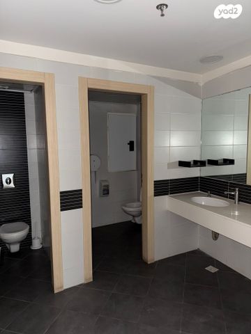 משרדים, דרך יפו, שער פלמר, תחנת רכבת השמונה, חיפה