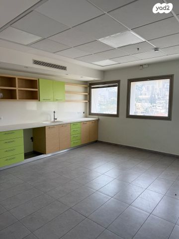 משרדים, דרך יפו, שער פלמר, תחנת רכבת השמונה, חיפה