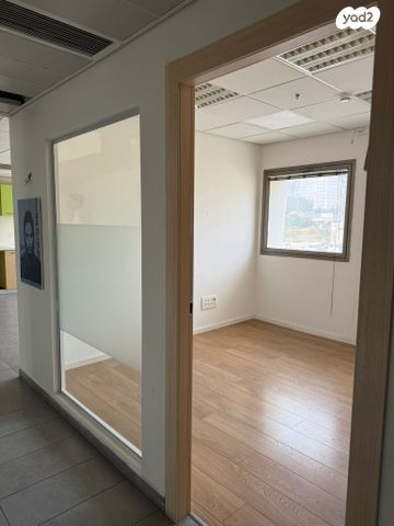 משרדים, דרך יפו, שער פלמר, תחנת רכבת השמונה, חיפה