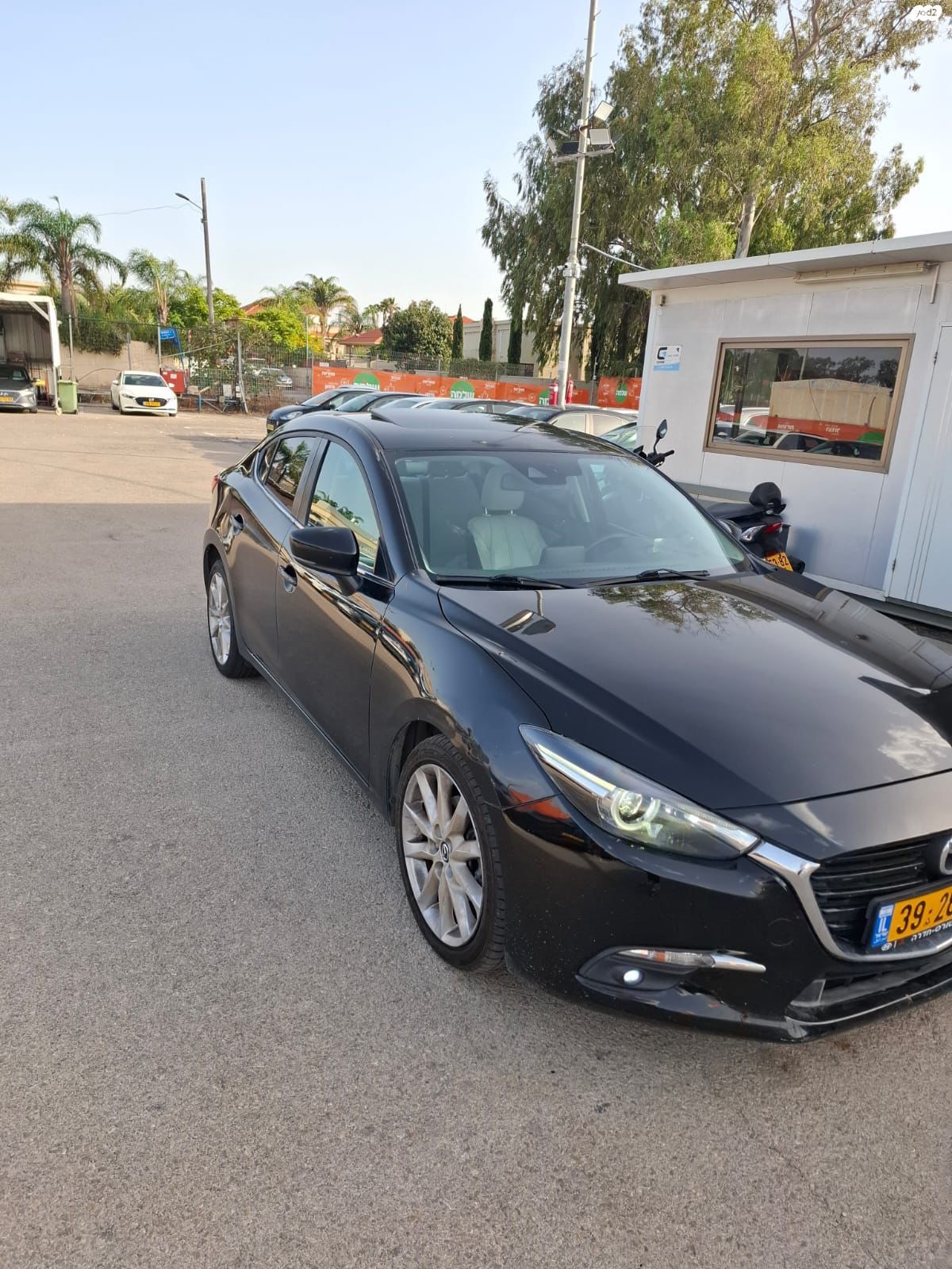 מודעת רכב מאזדה 3