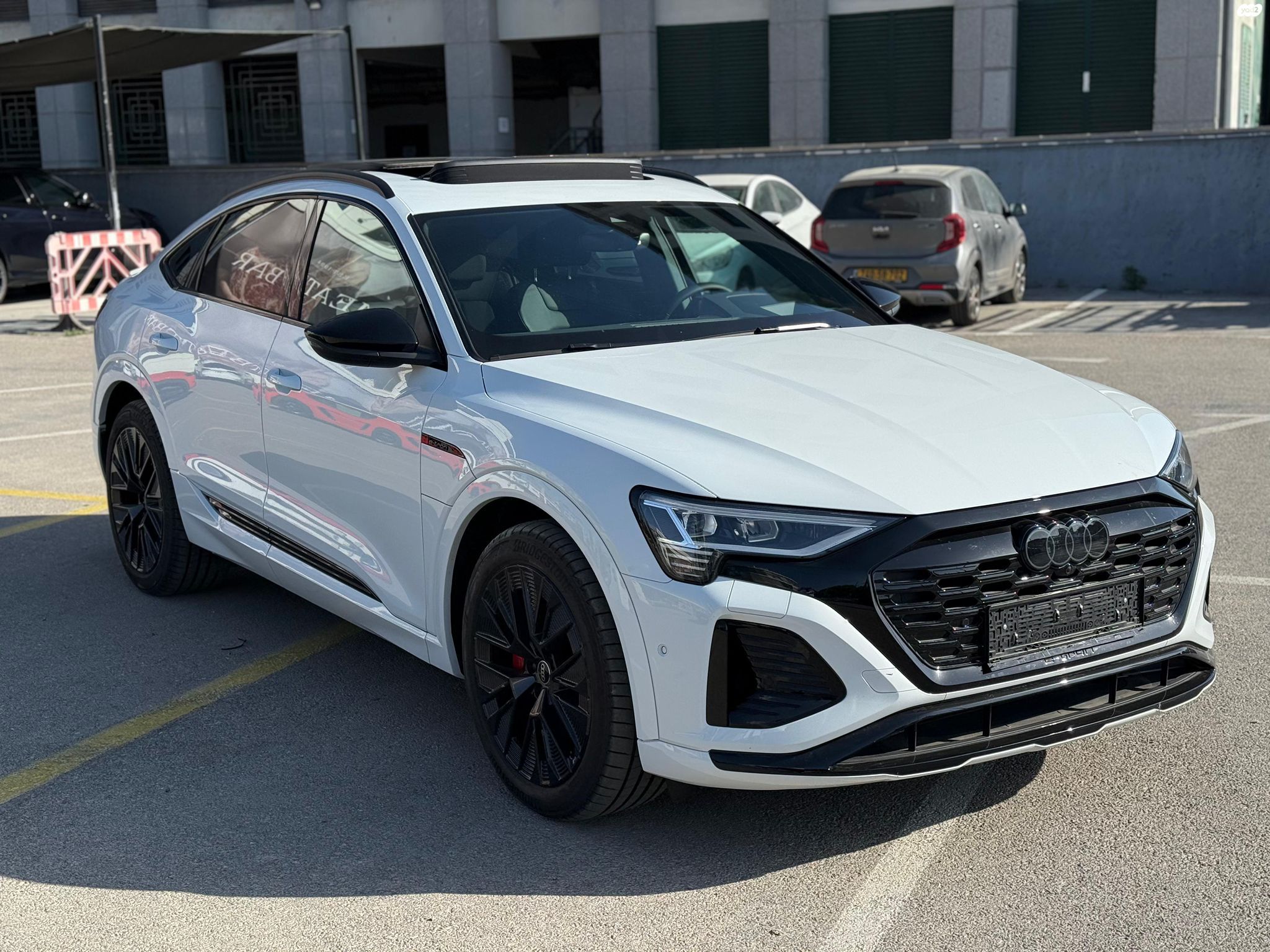 מודעת רכב אאודי Q8 e-tron