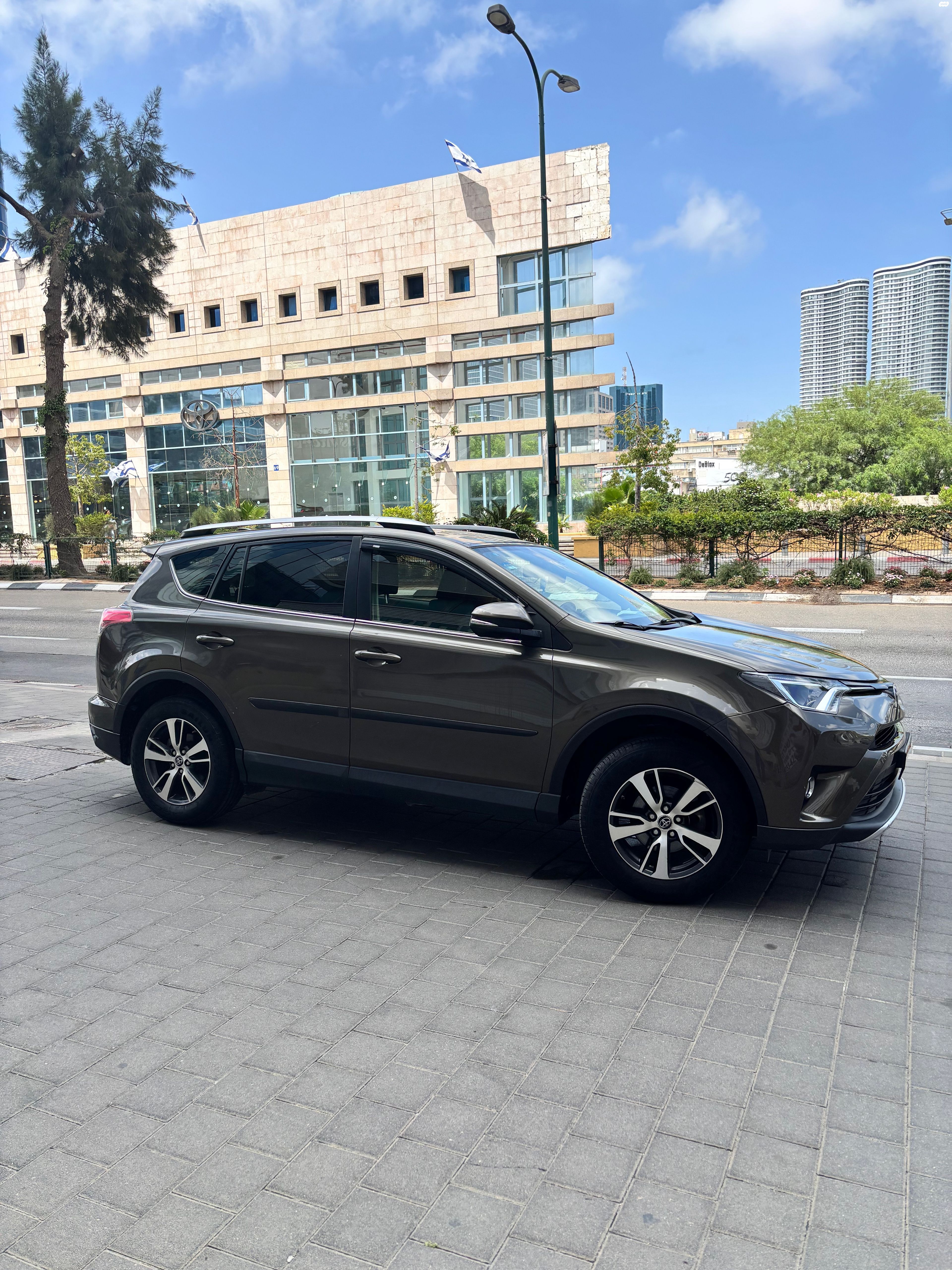 מודעת רכב טויוטה RAV4