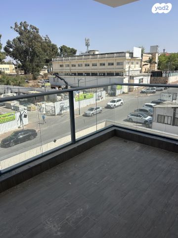 דירה, מרבד הקסמים 5, אזור תעשיה זעירה, גדרה