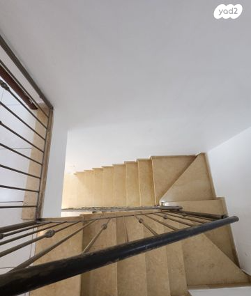 דו משפחתי, פייר ז'ילבר, פרדס הגדוד, נתניה