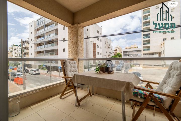 דירה, ביאליק 5, רעננה