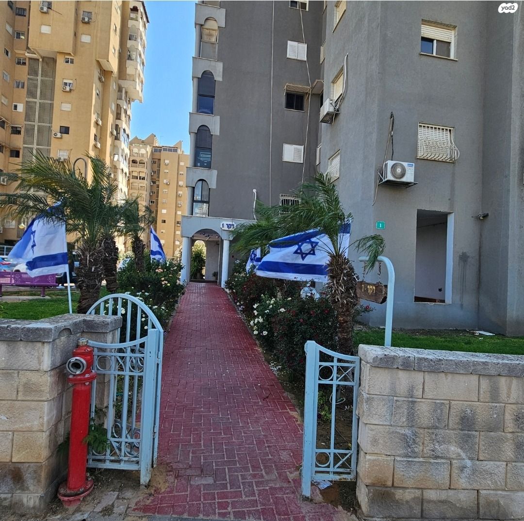 דקר 1