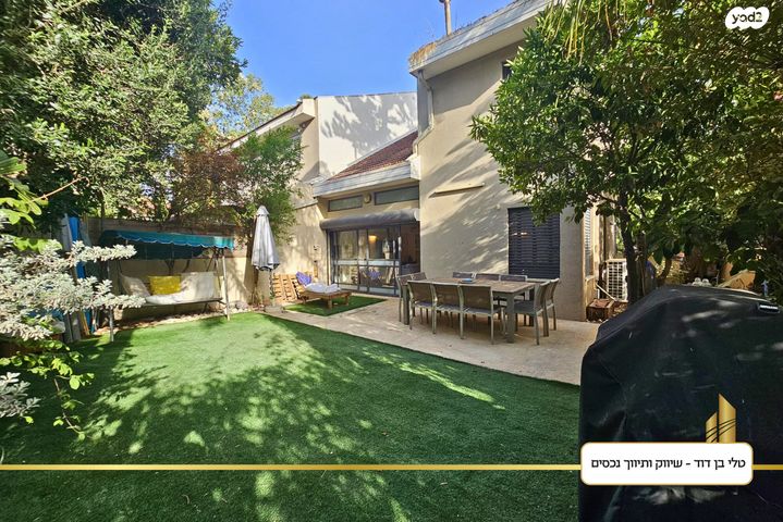 דו משפחתי, חגי, כפר סבא