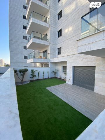 דירת גן, יצחק שמיר, נהריה